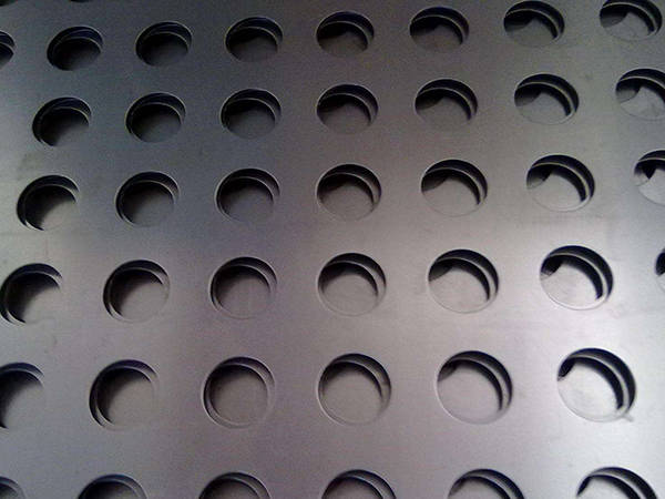 内蒙古冲孔网围挡图片2