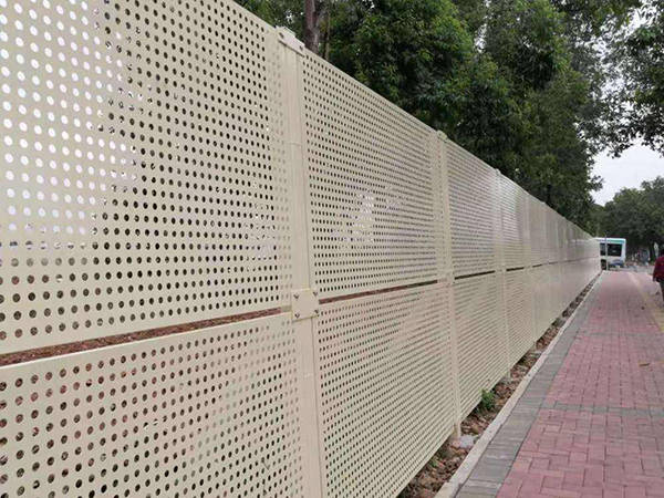 内蒙古冲孔网围挡图片3